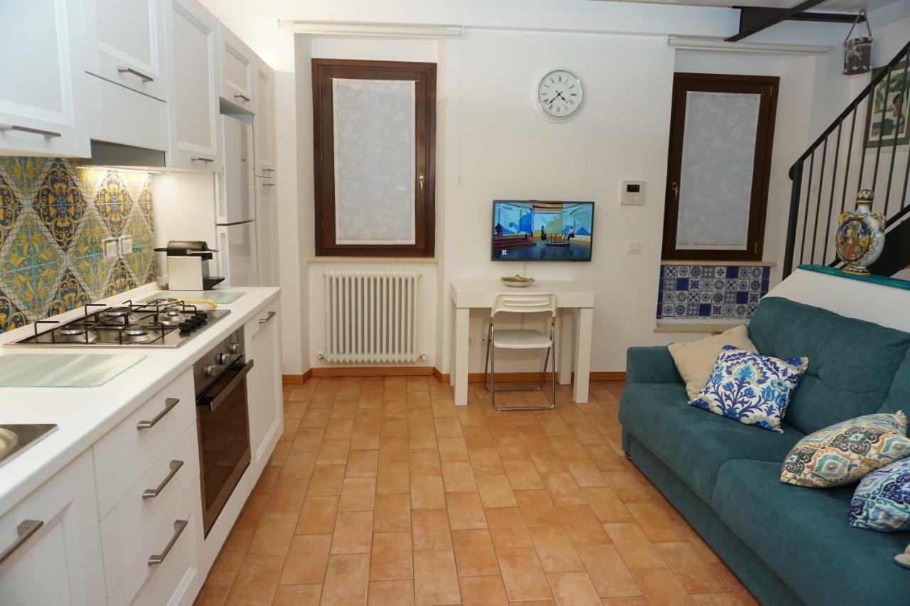 Casa Vacanze Torre dei Gualtieri Villa San Benedetto del Tronto Esterno foto